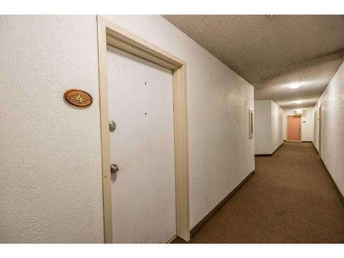 4-722 4A Street Ne, Calgary, AB - Indoor Photo Showing Other Room