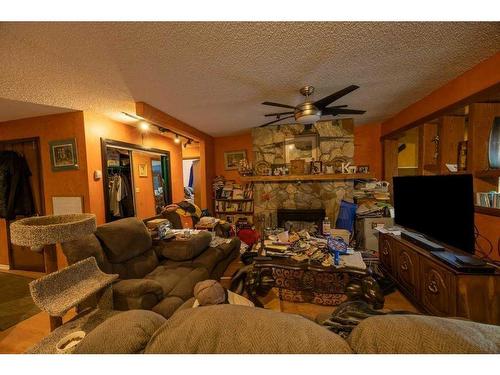 4-722 4A Street Ne, Calgary, AB - Indoor Photo Showing Living Room With Fireplace