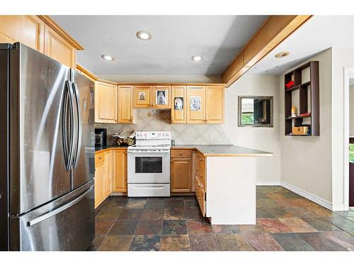 1468 Renfrew Drive Ne, Calgary, AB - Indoor Photo Showing Kitchen