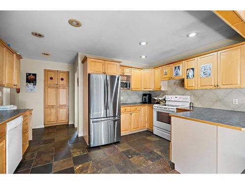 1468 Renfrew Drive Ne, Calgary, AB - Indoor Photo Showing Kitchen