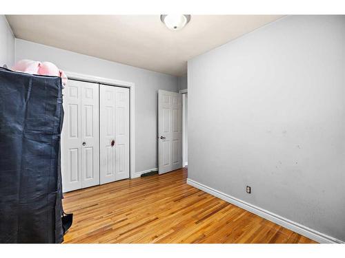 1468 Renfrew Drive Ne, Calgary, AB - Indoor Photo Showing Other Room