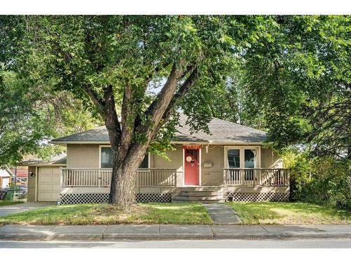 1468 Renfrew Drive Ne, Calgary, AB - Outdoor With Deck Patio Veranda