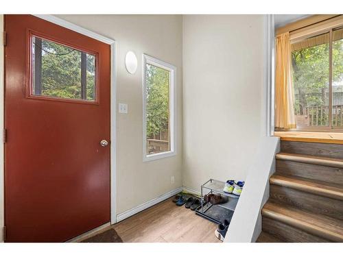 1468 Renfrew Drive Ne, Calgary, AB - Indoor Photo Showing Other Room