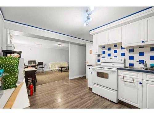 1468 Renfrew Drive Ne, Calgary, AB - Indoor Photo Showing Kitchen With Double Sink