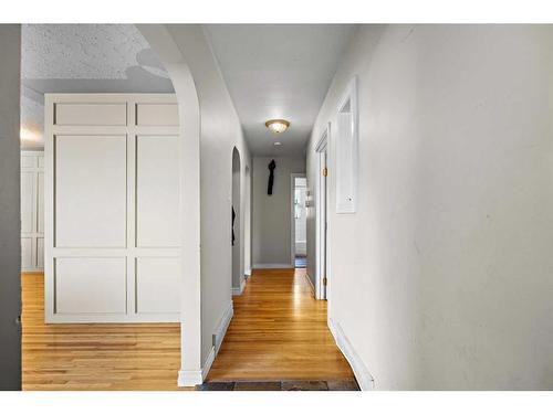 1468 Renfrew Drive Ne, Calgary, AB - Indoor Photo Showing Other Room