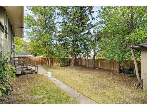 1468 Renfrew Drive Ne, Calgary, AB - Outdoor With Backyard