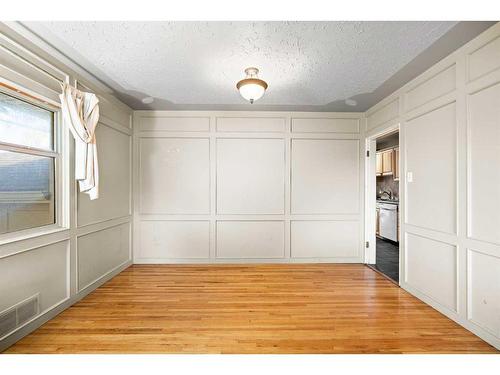 1468 Renfrew Drive Ne, Calgary, AB - Indoor Photo Showing Other Room