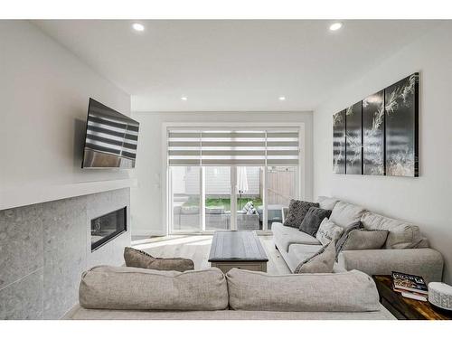 412 6A Street Ne, Calgary, AB - Indoor Photo Showing Living Room With Fireplace