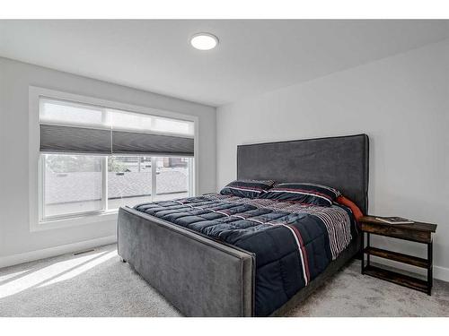 412 6A Street Ne, Calgary, AB - Indoor Photo Showing Bedroom