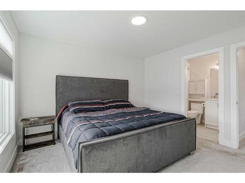 412 6A Street Ne, Calgary, AB - Indoor Photo Showing Bedroom