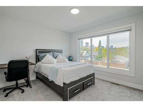 412 6A Street Ne, Calgary, AB - Indoor Photo Showing Bedroom