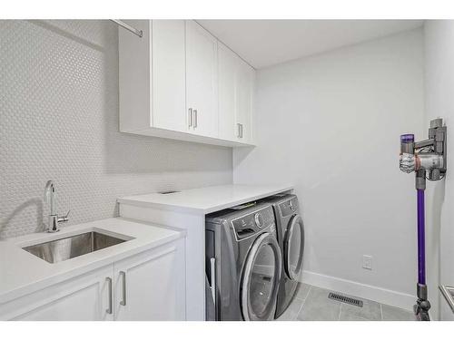 412 6A Street Ne, Calgary, AB - Indoor Photo Showing Laundry Room