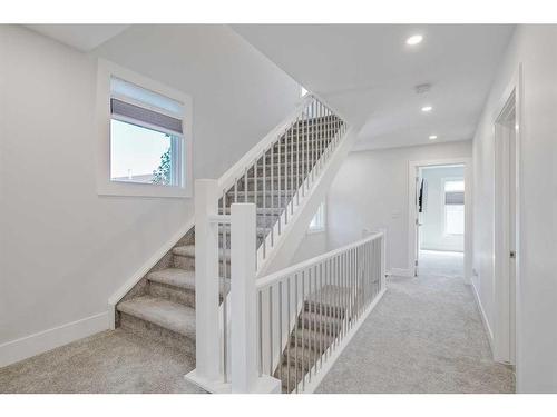 412 6A Street Ne, Calgary, AB - Indoor Photo Showing Other Room