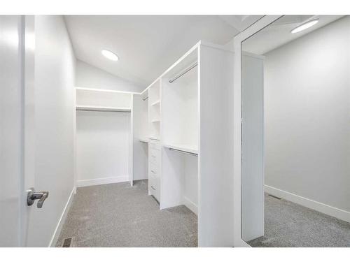 412 6A Street Ne, Calgary, AB - Indoor With Storage