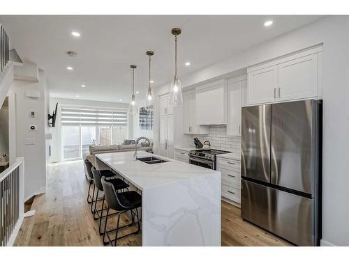 412 6A Street Ne, Calgary, AB - Indoor Photo Showing Kitchen With Double Sink With Upgraded Kitchen