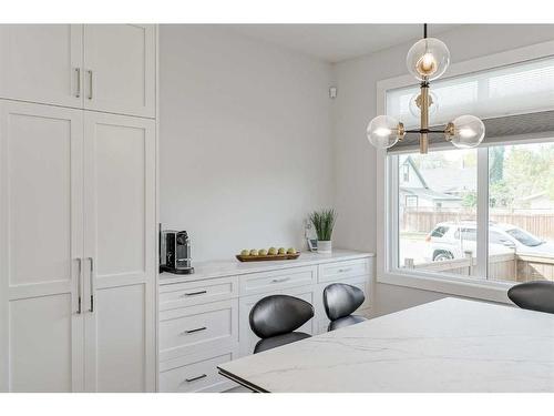 412 6A Street Ne, Calgary, AB - Indoor Photo Showing Bedroom