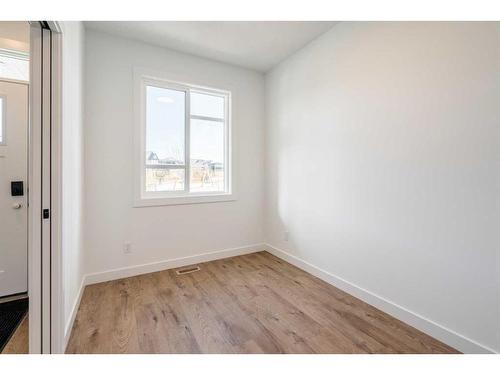 8 Royston Walk Nw, Calgary, AB - Indoor Photo Showing Other Room