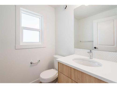 8 Royston Walk Nw, Calgary, AB - Indoor Photo Showing Bathroom