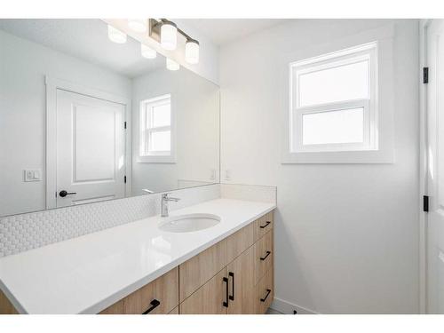 8 Royston Walk Nw, Calgary, AB - Indoor Photo Showing Bathroom