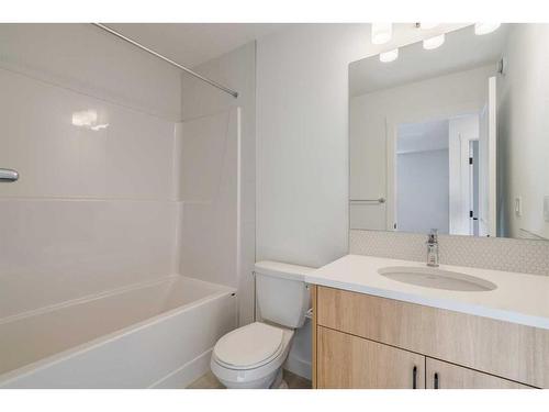 8 Royston Walk Nw, Calgary, AB - Indoor Photo Showing Bathroom