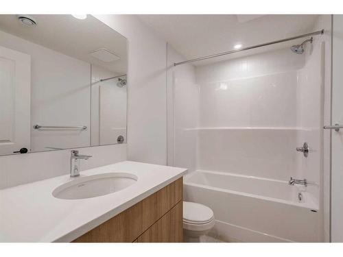 8 Royston Walk Nw, Calgary, AB - Indoor Photo Showing Bathroom