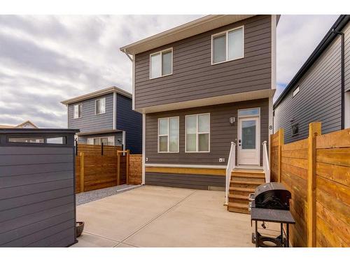 8 Royston Walk Nw, Calgary, AB - Outdoor