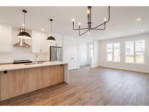 8 Royston Walk Nw, Calgary, AB - Indoor Photo Showing Kitchen With Upgraded Kitchen