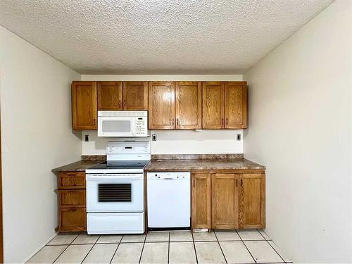 123 1 Street Sw, Linden, AB - Indoor Photo Showing Kitchen