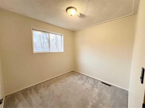 123 1 Street Sw, Linden, AB - Indoor Photo Showing Other Room