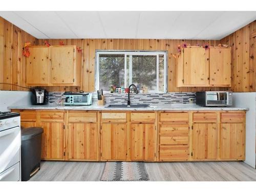 9 Hidden Acres Close, Rural Clearwater County, AB - Indoor Photo Showing Kitchen