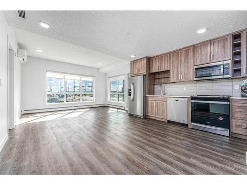 2214-350 Livingston Common Ne, Calgary, AB - Indoor Photo Showing Kitchen