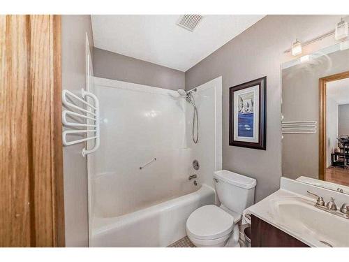 8 Arbour Glen Close Nw, Calgary, AB - Indoor Photo Showing Bathroom