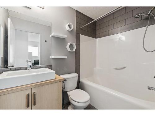 3338 New Brighton Gardens Se, Calgary, AB - Indoor Photo Showing Bathroom