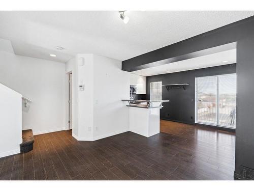 3338 New Brighton Gardens Se, Calgary, AB - Indoor Photo Showing Kitchen