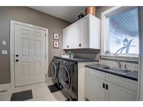 232060 Range Road 245, Rural Wheatland County, AB - Indoor Photo Showing Laundry Room