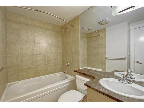 617-8710 Horton Road Sw, Calgary, AB - Indoor Photo Showing Bathroom