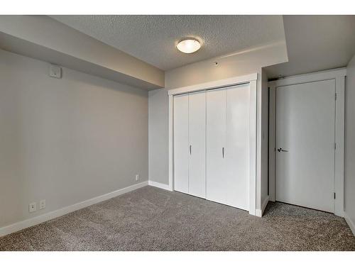 617-8710 Horton Road Sw, Calgary, AB - Indoor Photo Showing Other Room