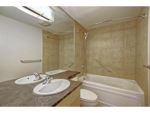 617-8710 Horton Road Sw, Calgary, AB - Indoor Photo Showing Bathroom