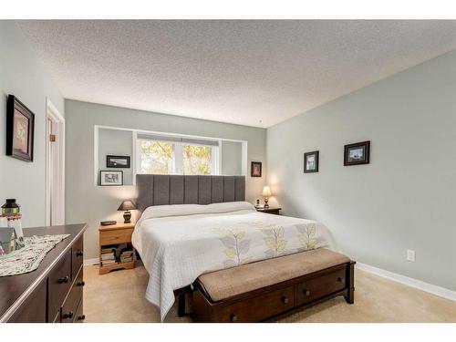 107 Scenic Glen Place Nw, Calgary, AB - Indoor Photo Showing Bedroom