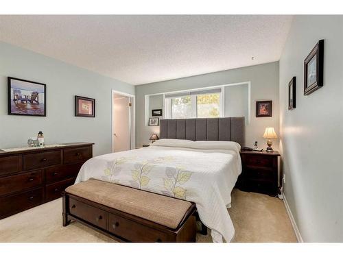 107 Scenic Glen Place Nw, Calgary, AB - Indoor Photo Showing Bedroom