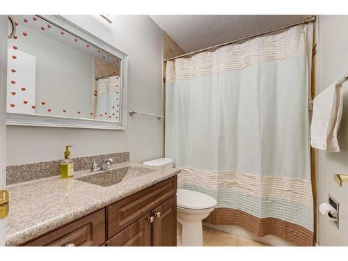 107 Scenic Glen Place Nw, Calgary, AB - Indoor Photo Showing Bathroom