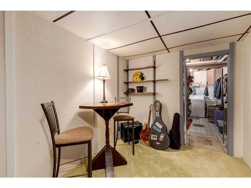 107 Scenic Glen Place Nw, Calgary, AB - Indoor Photo Showing Dining Room