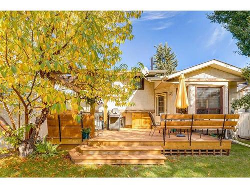 107 Scenic Glen Place Nw, Calgary, AB - Outdoor With Deck Patio Veranda