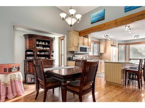 107 Scenic Glen Place Nw, Calgary, AB - Indoor Photo Showing Dining Room