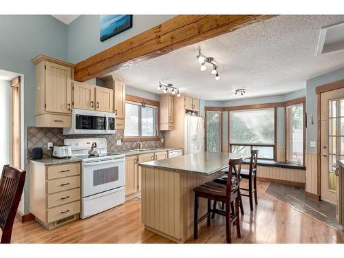 107 Scenic Glen Place Nw, Calgary, AB - Indoor Photo Showing Kitchen