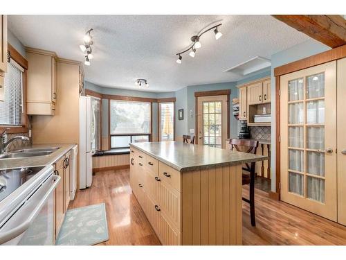 107 Scenic Glen Place Nw, Calgary, AB - Indoor Photo Showing Kitchen With Double Sink