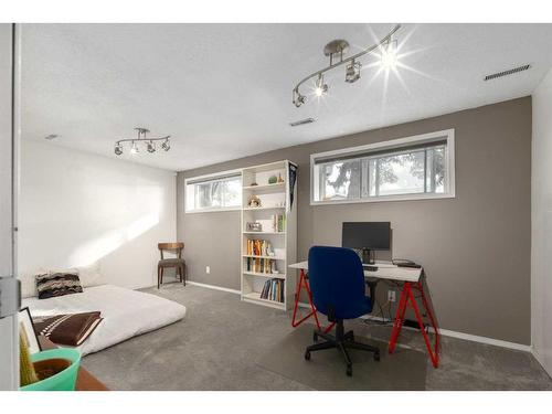 267 Queen Alexandra Road Se, Calgary, AB - Indoor Photo Showing Other Room