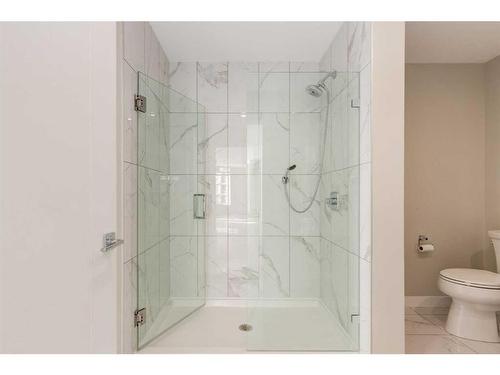 301-383 Smith Street Nw, Calgary, AB - Indoor Photo Showing Bathroom