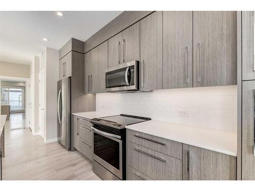 301-383 Smith Street Nw, Calgary, AB - Indoor Photo Showing Kitchen With Upgraded Kitchen