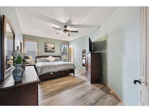 41 Thornbird Rise, Airdrie, AB - Indoor Photo Showing Bedroom